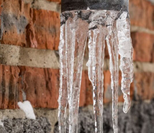 Jégkár a ház körül