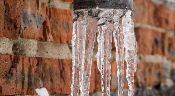 Jégkár a ház körül