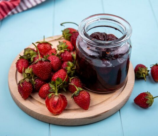 Hogyan készítsünk tökéletes eperlekvárt a frissen szedett eprekből?