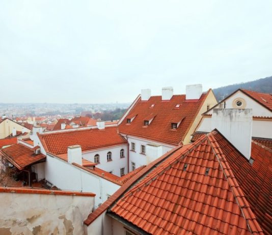 Környezetbarát cserpeslemez: Útmutató a fenntartható tetőfedéshez cserepeslemez